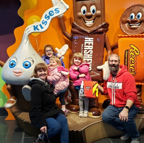 Meet your Poshers, Ron & Maigan - Picture 2 of 6